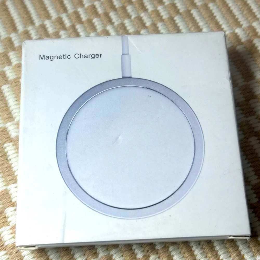 Magnetic Wireless Charger 15W USB C Qi Compatible Smartphone Charging Pad New